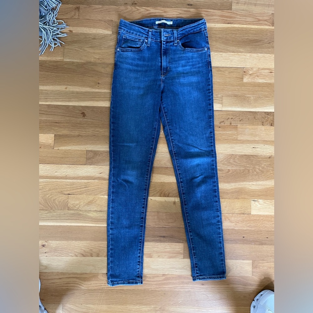 Levi 721 High Rise Skinny Dark Wash Jean